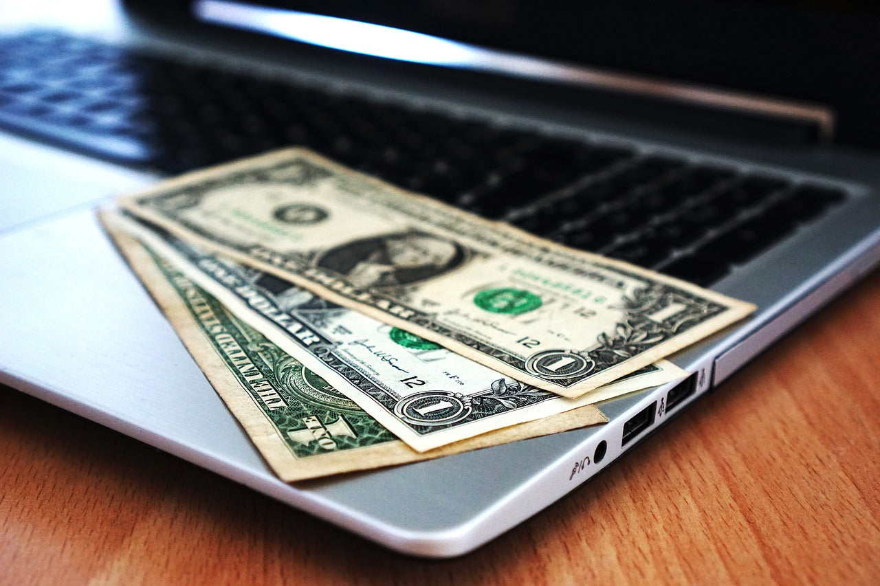 Tips om geld te besparen tijdens het online winkelen