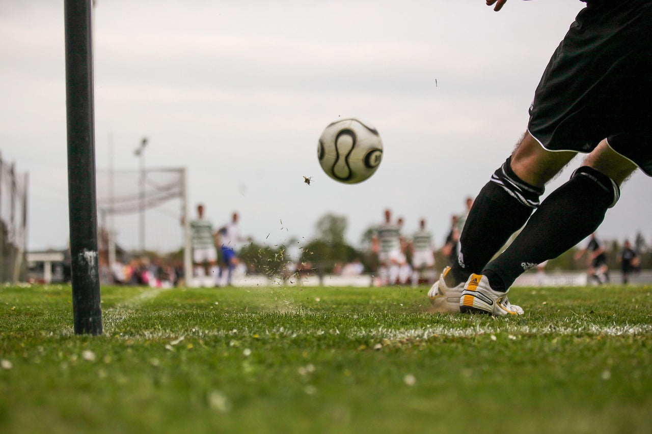 De spanning van Europees voetbal: hoekschoppen, passie en glorie