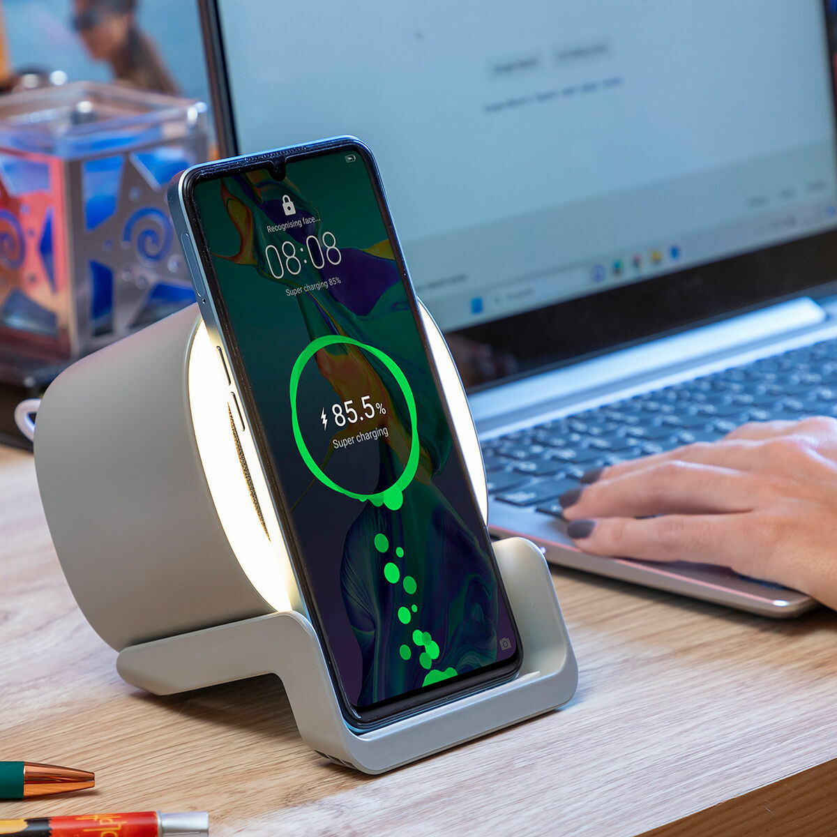 Draadloze luidspreker-oplader met LED