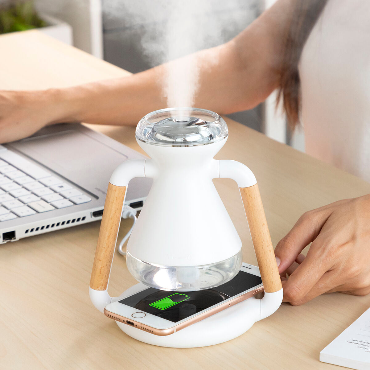 3-in-1 draadloze oplader, aromadiffuser en luchtbevochtiger