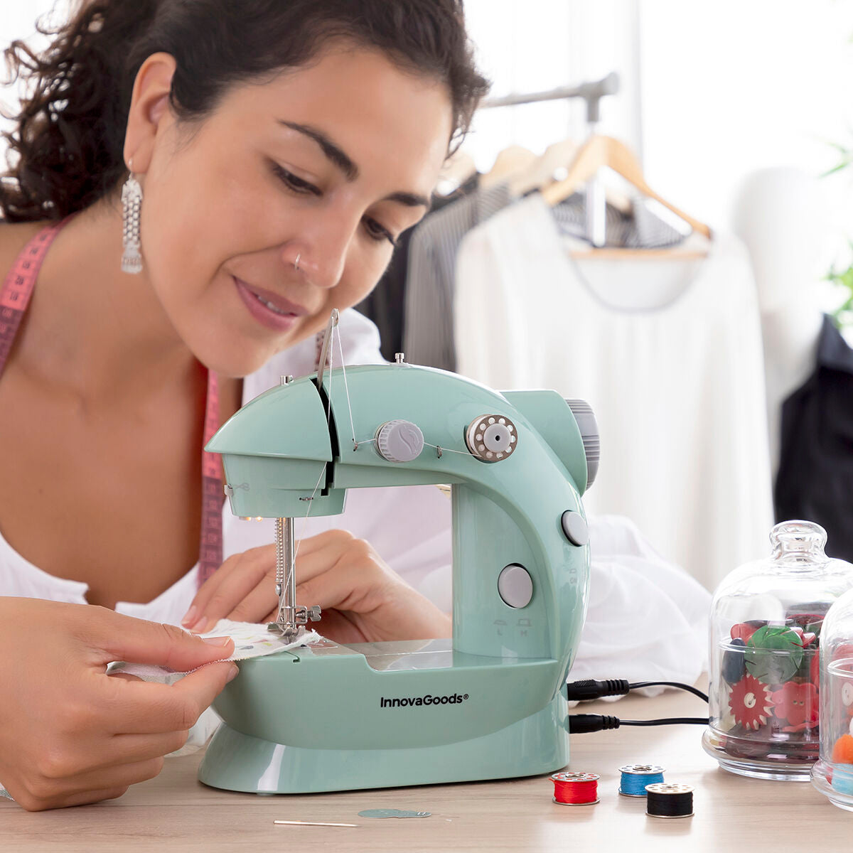 Mini draagbare naaimachine met LED, draadafsnijder en accessoires