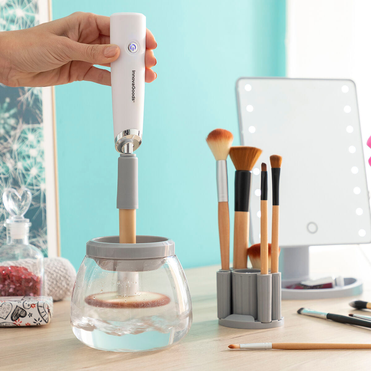 Automatische make-upborstelreiniger en droger 
