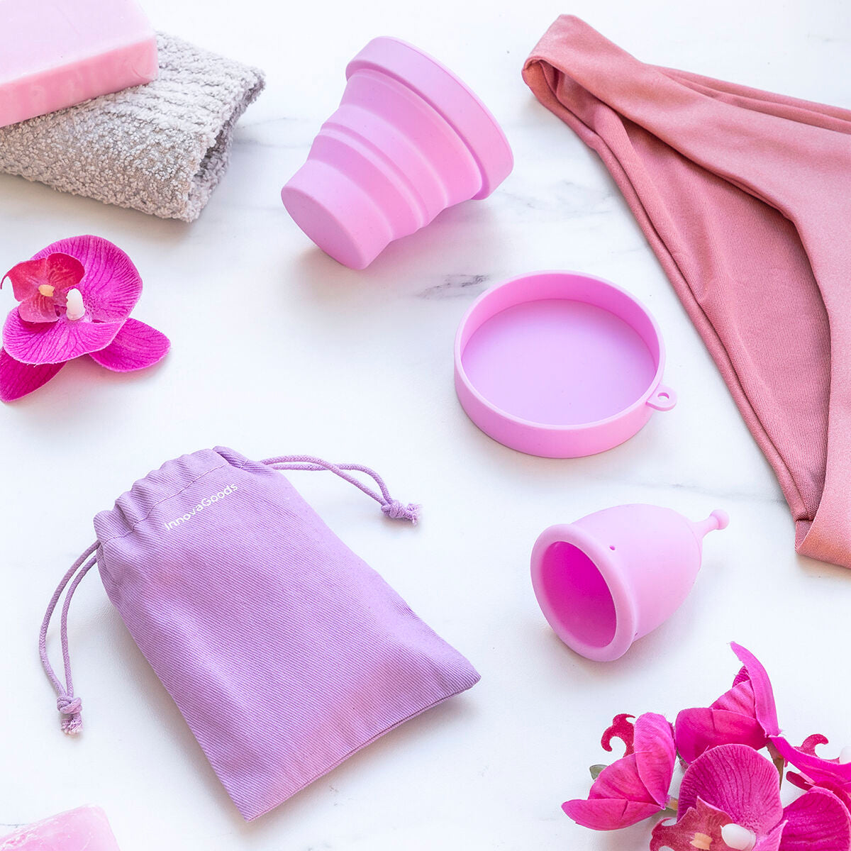 Menstruatiecup met accessoires 